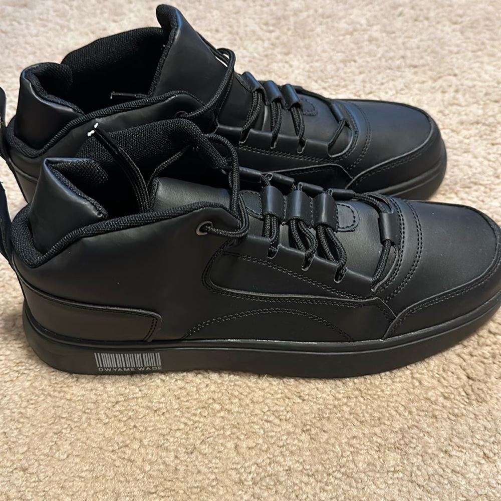 Size 44 new Dwyame Wade sneakers